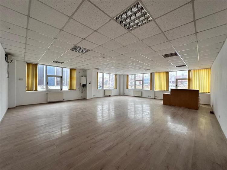 Spațiu comercial, de 500 mp, în Exterior Vest