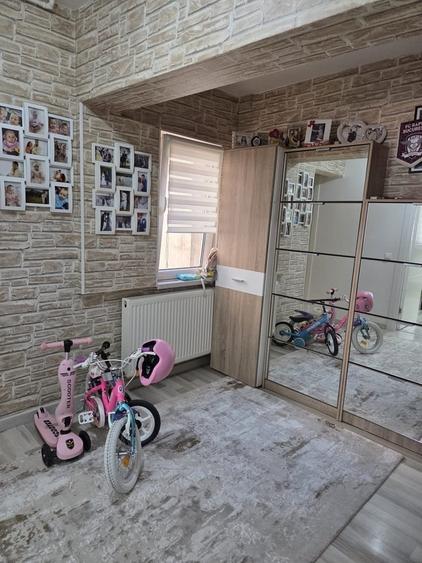 Apartament cu 3 camere decomandat în Progresul