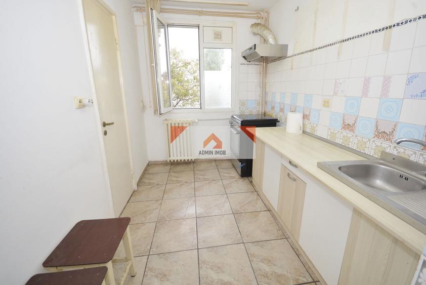 Apartament cu 3 camere decomandat în Giurgiului