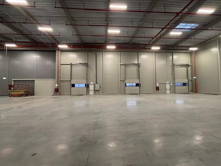 Spațiu comercial, de 2,150 mp, în Central