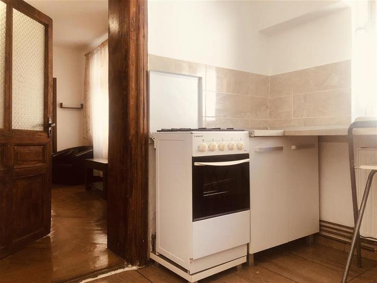 Apartament cu 2 camere nedecomandat, mobilat în Centrul Istoric