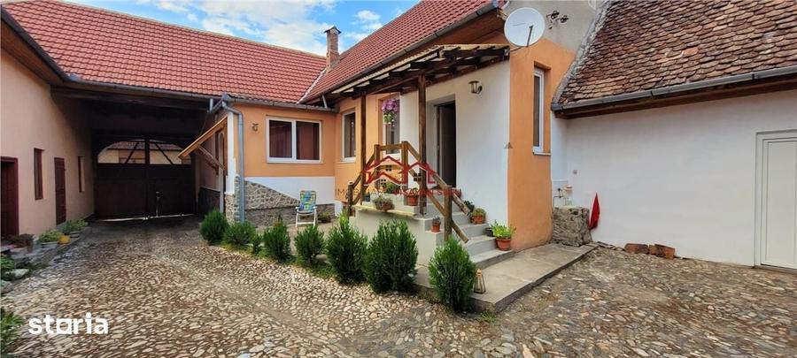 Casă cu 5 camere semidecomandat cu Teren 3190 Mp în Gârbova