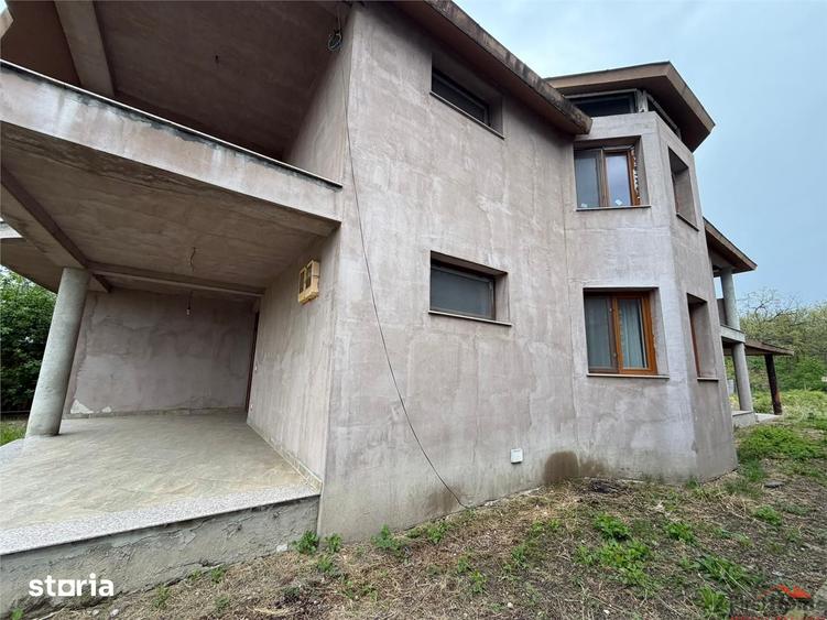 Casă cu 6 camere cu Teren 1012 Mp în Vânători