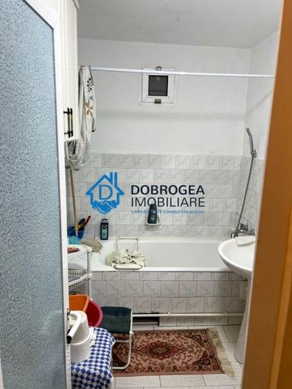 Apartament cu 2 camere decomandat în Peco