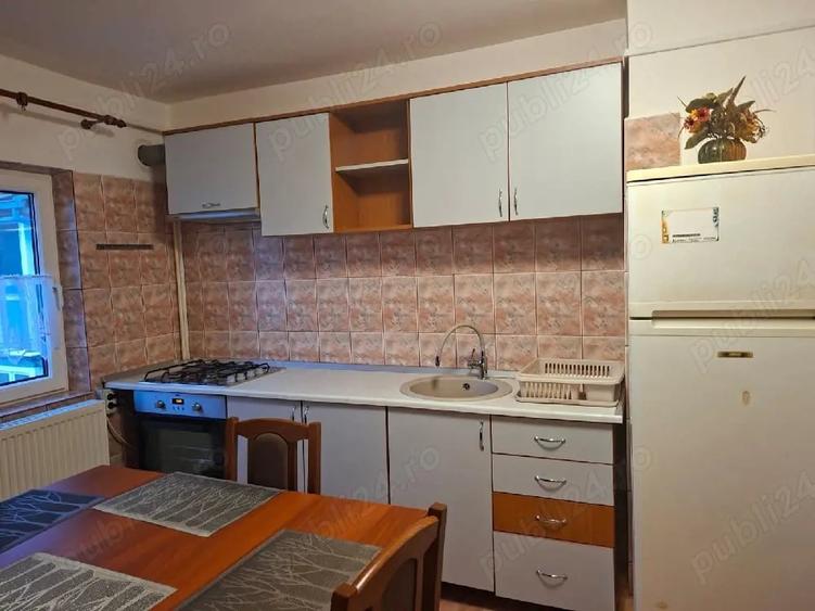 Apartament cu 3 camere decomandat în Girocului