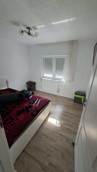 Apartament cu 3 camere decomandat în Miorița