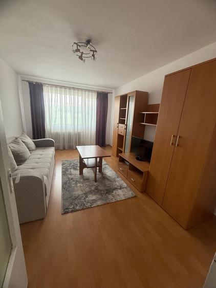 Apartament cu 3 camere în Cetate