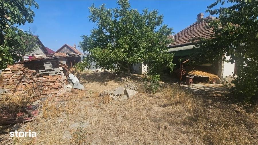 Casă cu 2 camere cu Teren 540 Mp în Livada