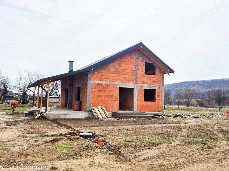 Casă cu 4 camere cu Teren 500 Mp în Drăganu