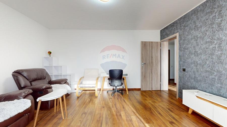 Apartament cu 2 camere decomandat, mobilat în Tractorul