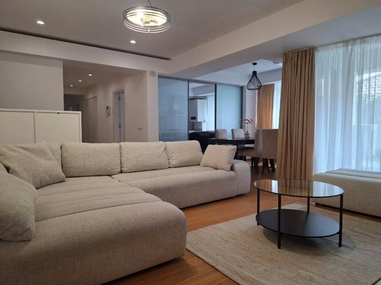 Apartament cu 4 camere decomandat în Central
