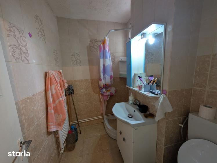 Apartament cu 3 camere decomandat în Cornișa