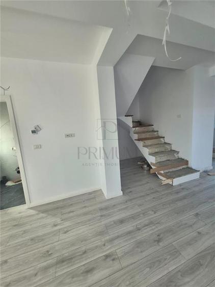 Duplex cu 4 camere cu Canalizare în Moșnița Nouă