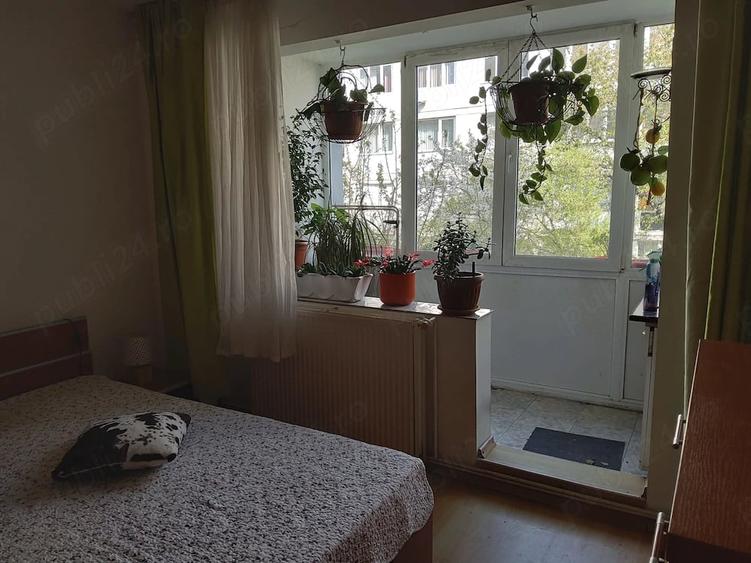 Apartament cu 3 camere decomandat în Giurgiului