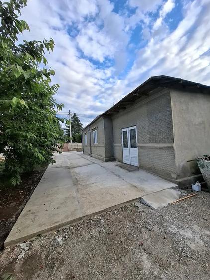 Casă cu 3 camere cu Teren 1000 Mp în Odobești