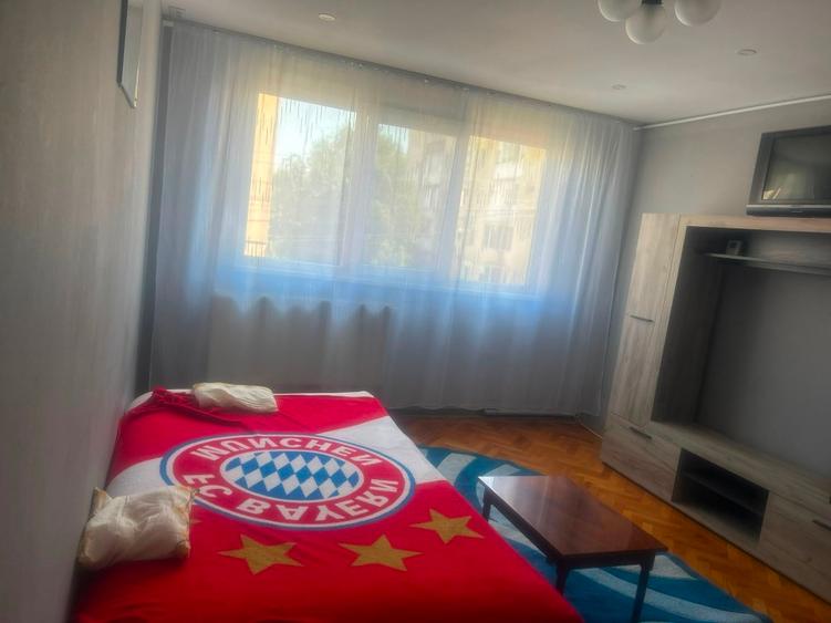 Apartament cu 3 camere decomandat în Central