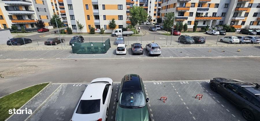 Apartament cu 3 camere decomandat în Tractorul