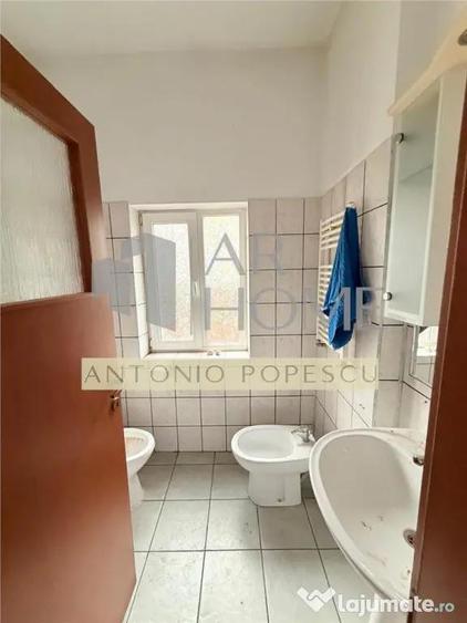 Casă cu 4 camere cu Teren 230 Mp în Central