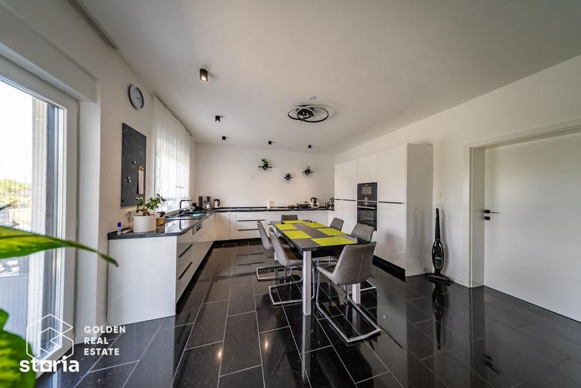 Casă cu 6 camere cu Teren 1327 Mp în Frumușeni