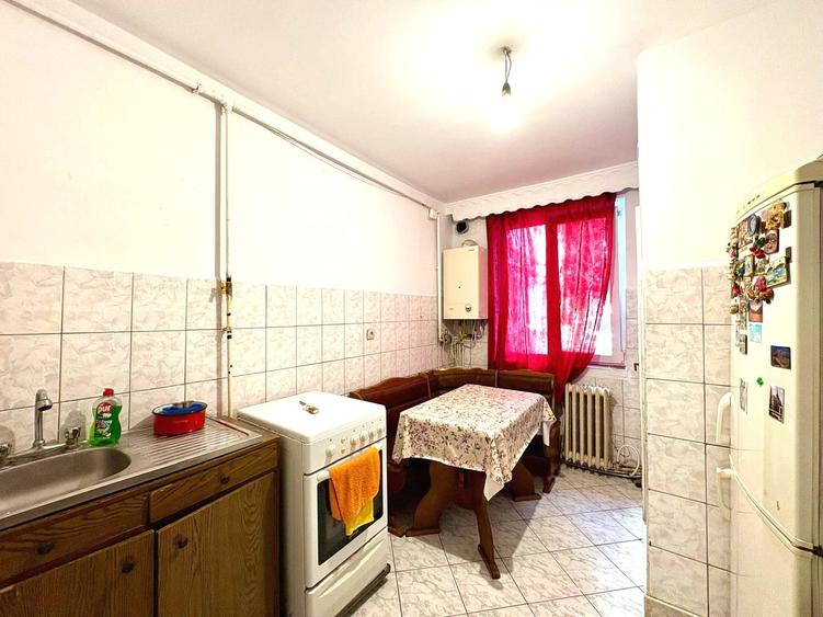 Apartament 3 camere 72mp zona Unitatea Militara 85000eur neg - 2