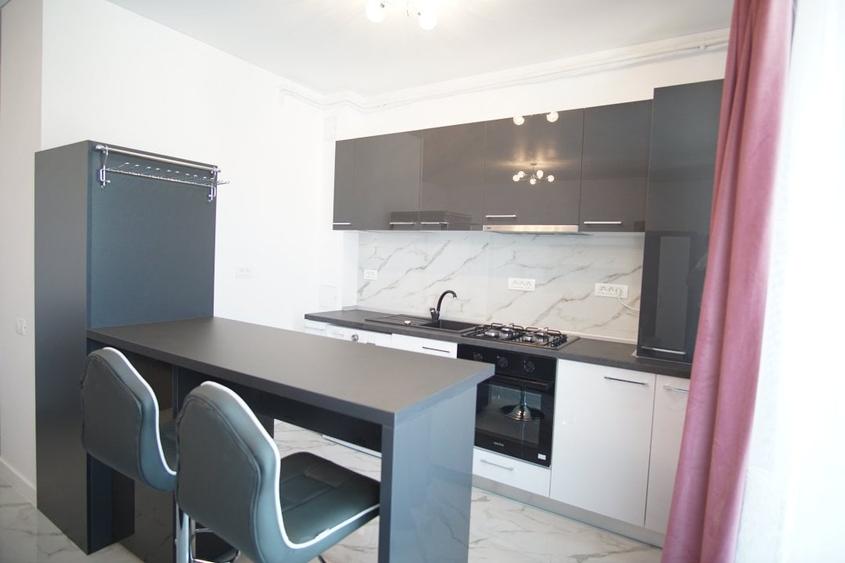 Apartament cu 3 camere decomandat, mobilat în Mihai Bravu