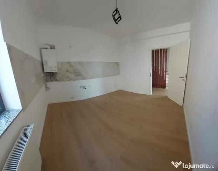 Casă cu 5 camere cu Teren 300 Mp în Central