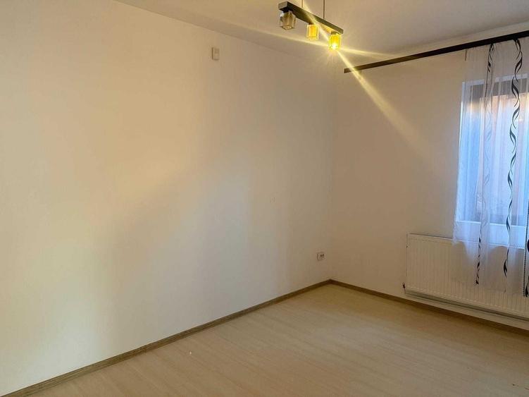 Casă cu 4 camere cu Teren 204 Mp în Exterior Vest