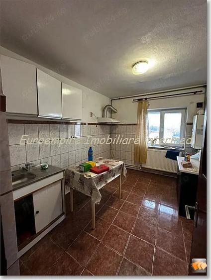 Apartament cu 2 camere decomandat în Poarta 6