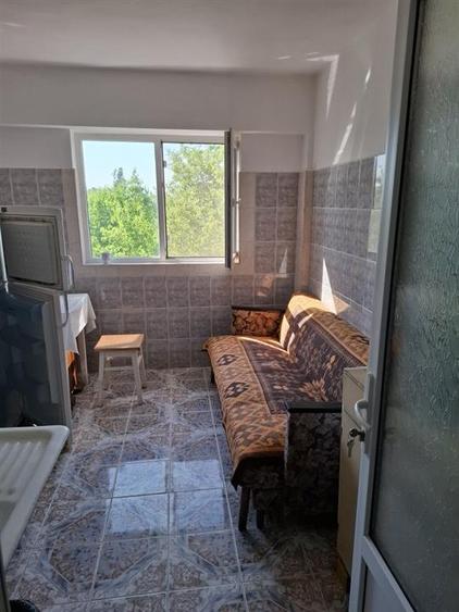 Apartament cu 3 camere decomandat în Viziru 1