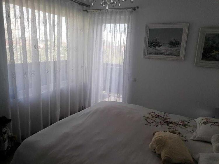 Apartament cu 3 camere decomandat în Exterior Vest