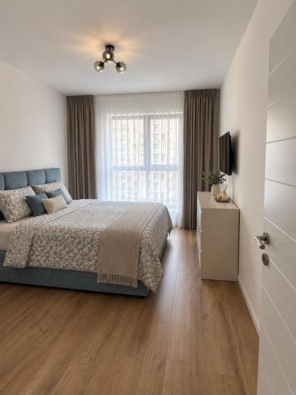 Apartament cu 3 camere decomandat în Exterior Vest