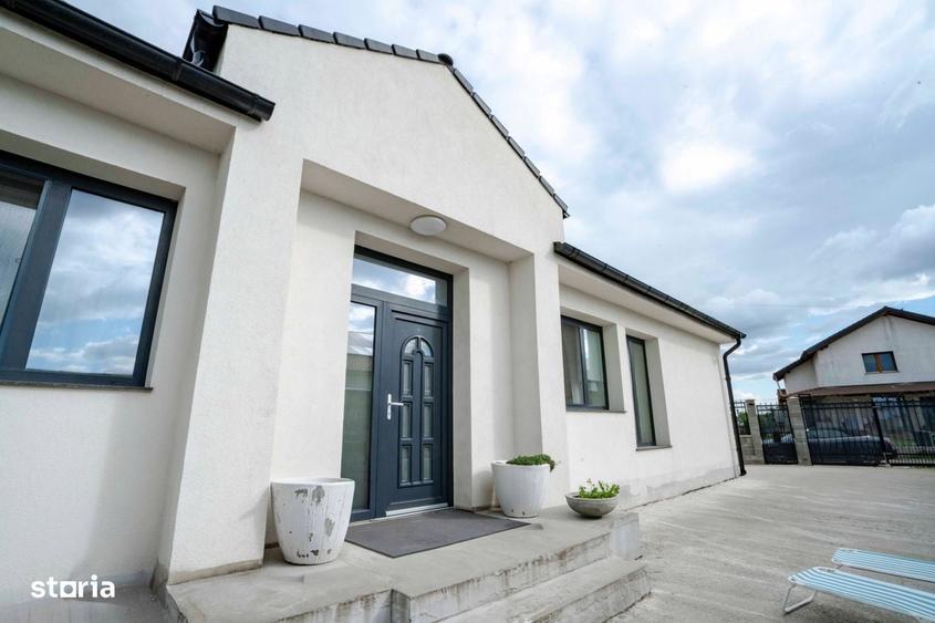 Casă cu 3 camere în Rontău