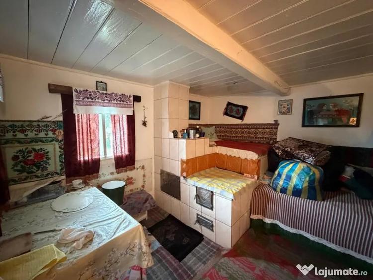 Casă cu 2 camere cu Teren 2100 Mp în Bălcăuți