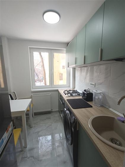 Apartament cu 2 camere semidecomandat, mobilat în P-ța Romană