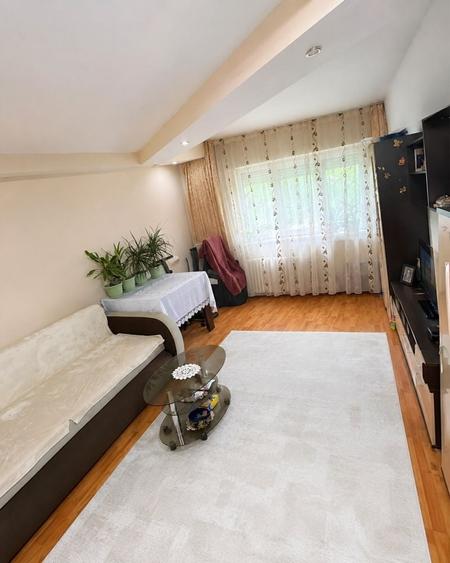 Apartament cu 2 camere decomandat în Sărari