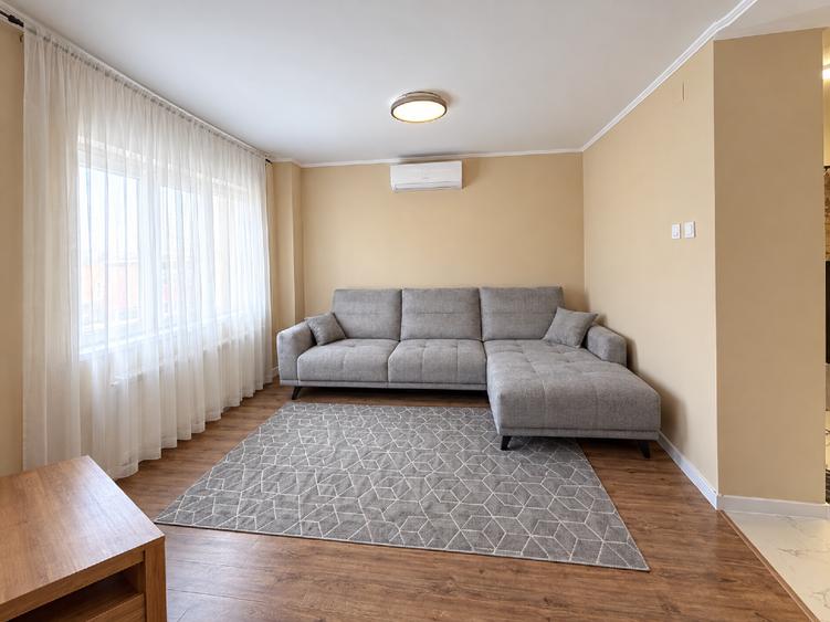 Apartament cu 5 camere decomandat, mobilat în Spitalul Județean