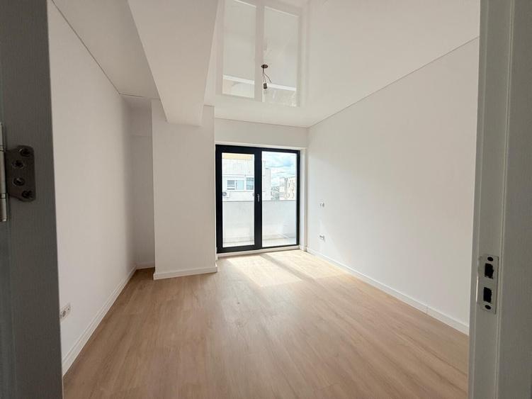Apartament cu 3 camere decomandat în Nicolina