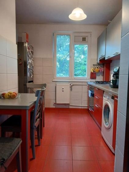 Apartament cu 3 camere decomandat în Drumul Taberei