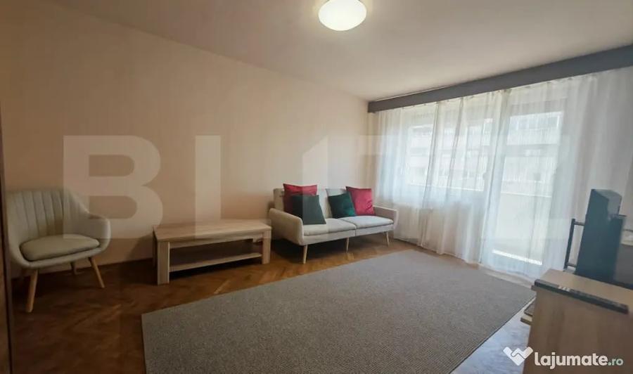 Apartament cu 3 camere decomandat în Central