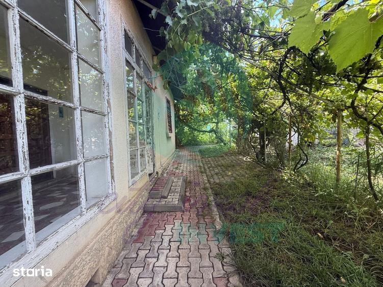 Casă cu 5 camere cu Teren 1000 Mp în Găneasa