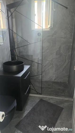 Apartament cu 3 camere semidecomandat în Titan