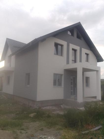 Casă cu 4 camere în Exterior Vest