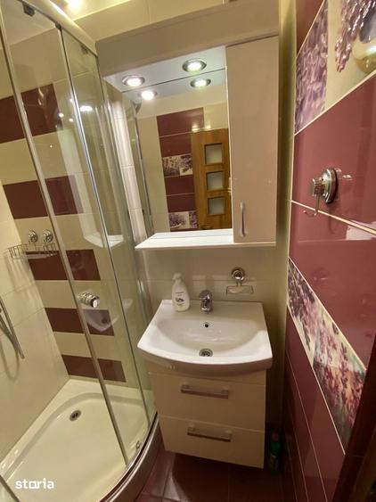 Apartament cu 4 camere decomandat în Astra
