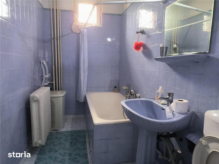 Casă cu 4 camere cu Canalizare în Central