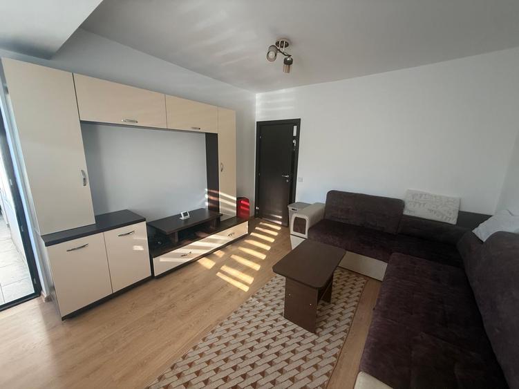 Apartament cu 2 camere decomandat în Apărătorii Patriei