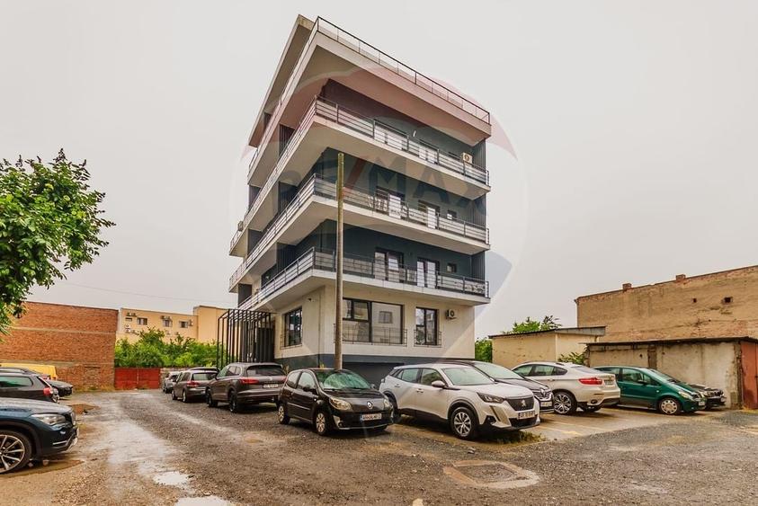 Apartament cu 2 camere semidecomandat în Intim