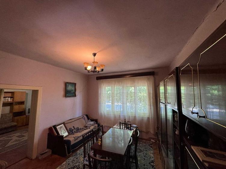 Casă cu 3 camere decomandat în Central