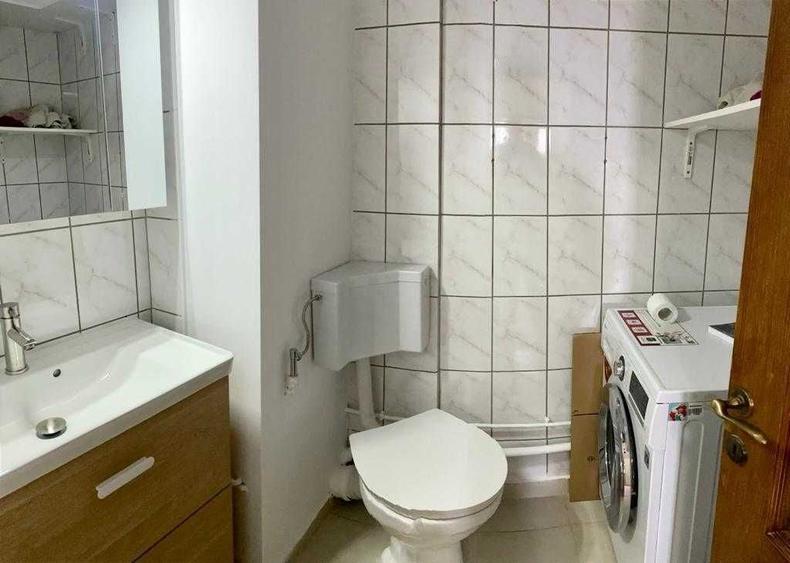 Apartament cu 4 camere decomandat, mobilat în Nicolina