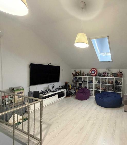 Vila moderna, renovata in 2025, cu fotovoltaice si curte amenajata - 6