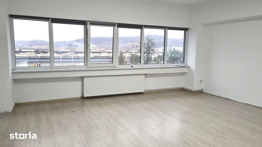 Apartament cu 3 camere în Est